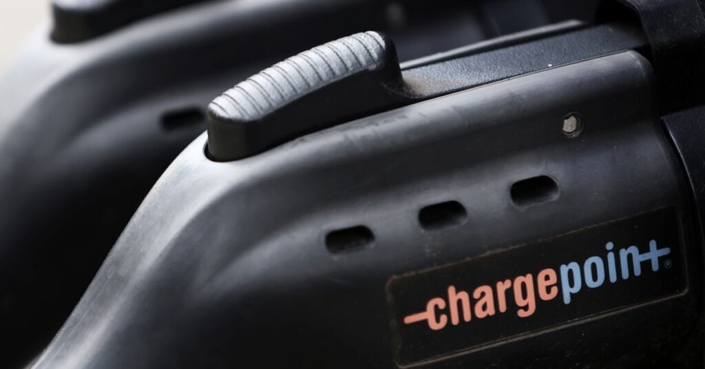 Las acciones de ChargePoint caen a mínimos históricos tras la advertencia de ingresos y los cambios ejecutivos