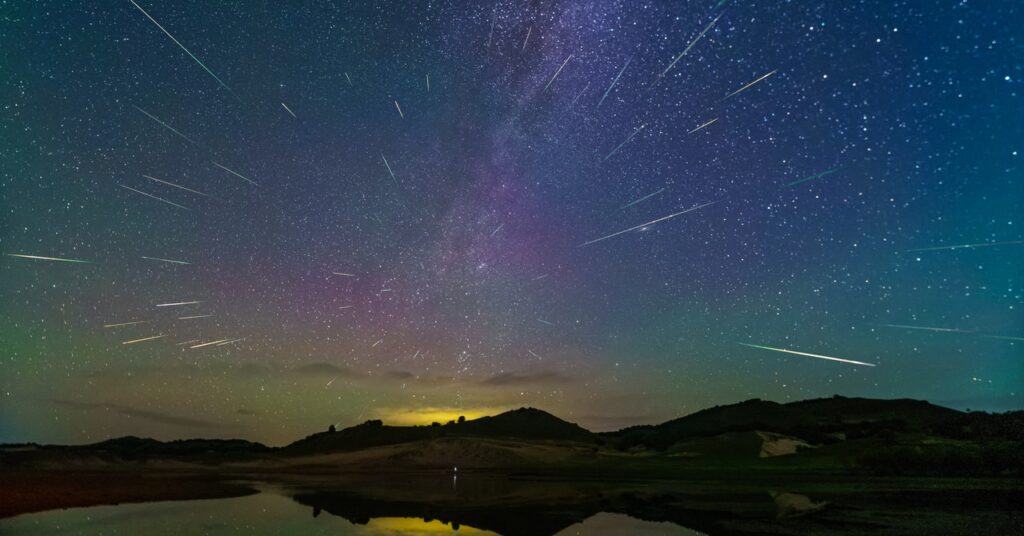 Vea las Perseidas y las Delta Acuáridas del Sur en una impresionante lluvia de meteoros doble